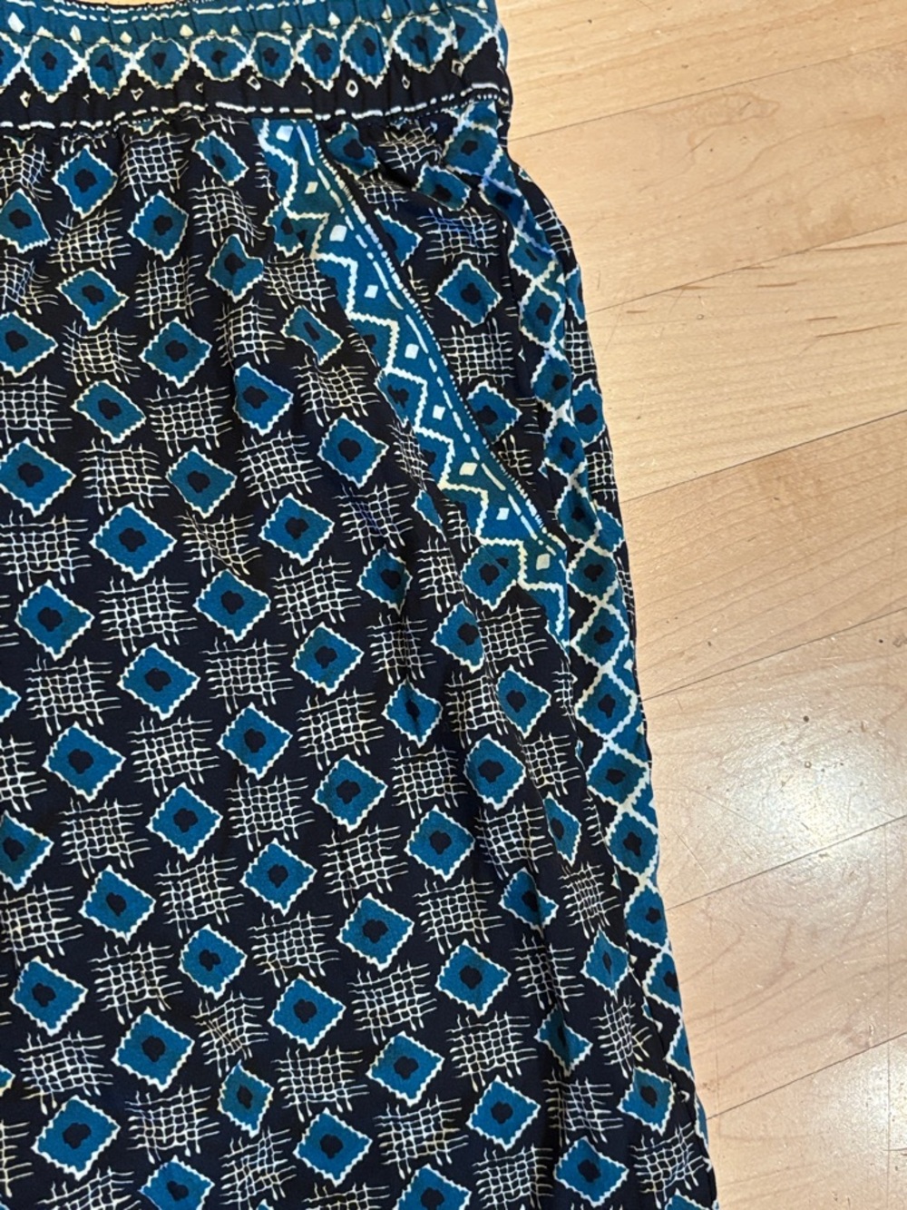 Anthropologie Teal and Black Geometric Cropped Pants - size XS - Picture 5 of 12